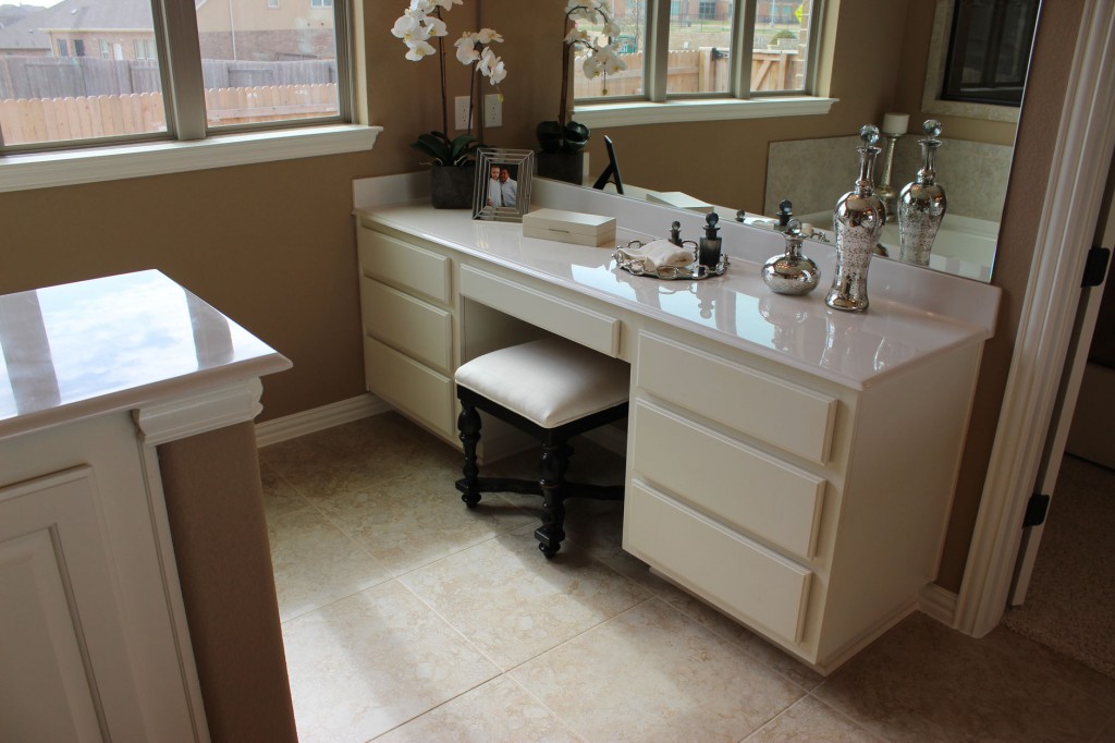 Burrows Cabinets primary bath vanity with knee space in bone white
