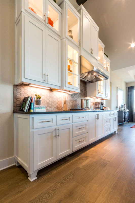 Burrows Cabinets' kitchen with Shaker doors in Bone white and Dallas feet bumped up and out
