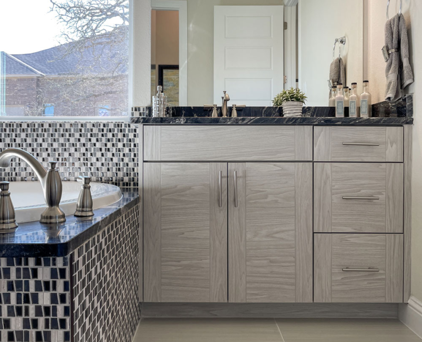 Bathroom Vanity in EVRGRN Bianco grey woodgrain with 3pc doors