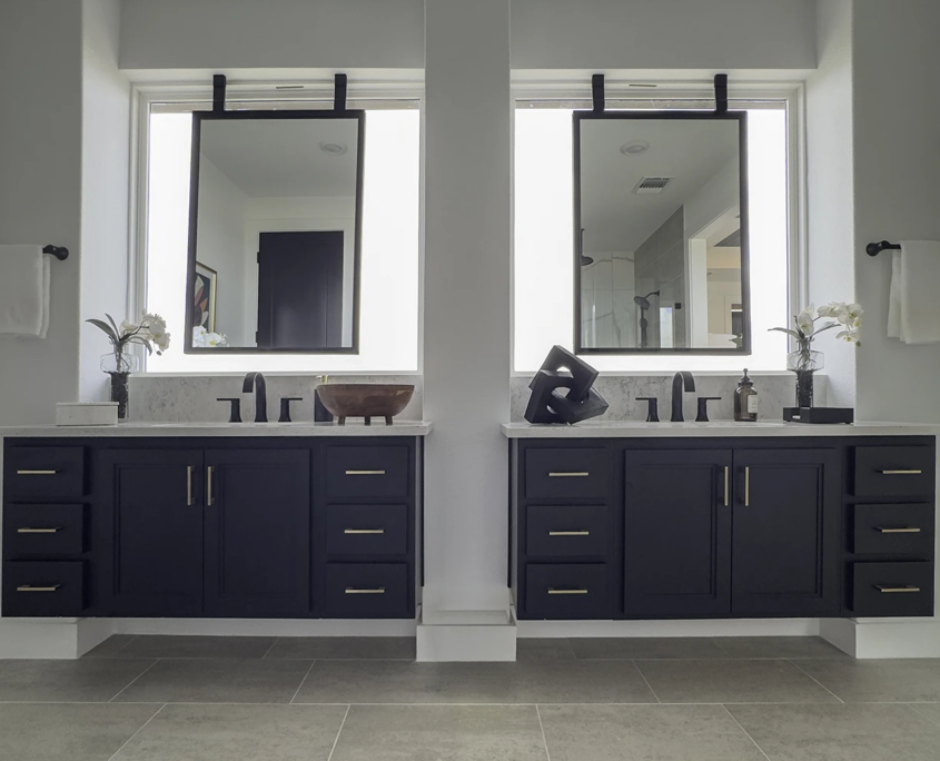 Bathroom with Floating Vanity Cabinets and Callahan Doors in Breu