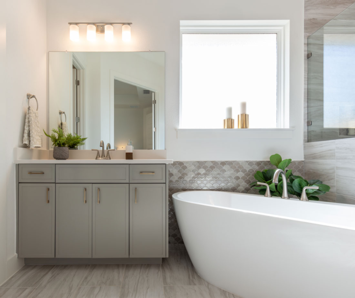 Bathroom cabinets in Bristol gray with Slim Shaker doors