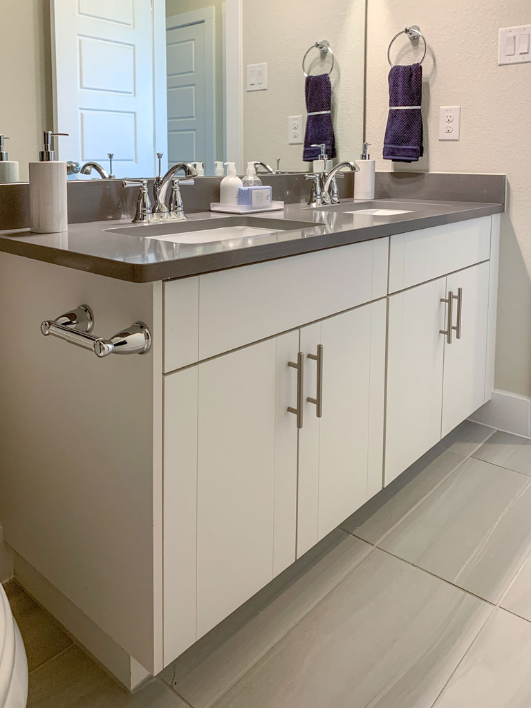 Double sink vanity in EVRGRN Luxe with 3-Piece doors