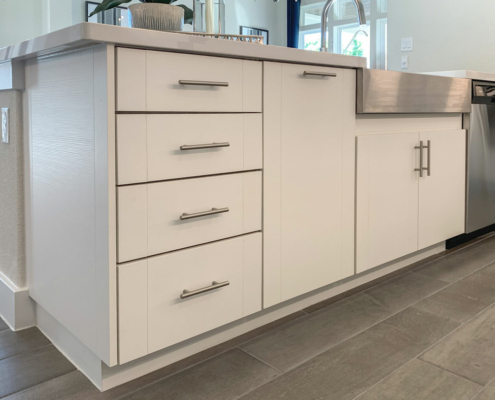 Kitchen Island in EVRGRN Luxe with 3-Piece doors