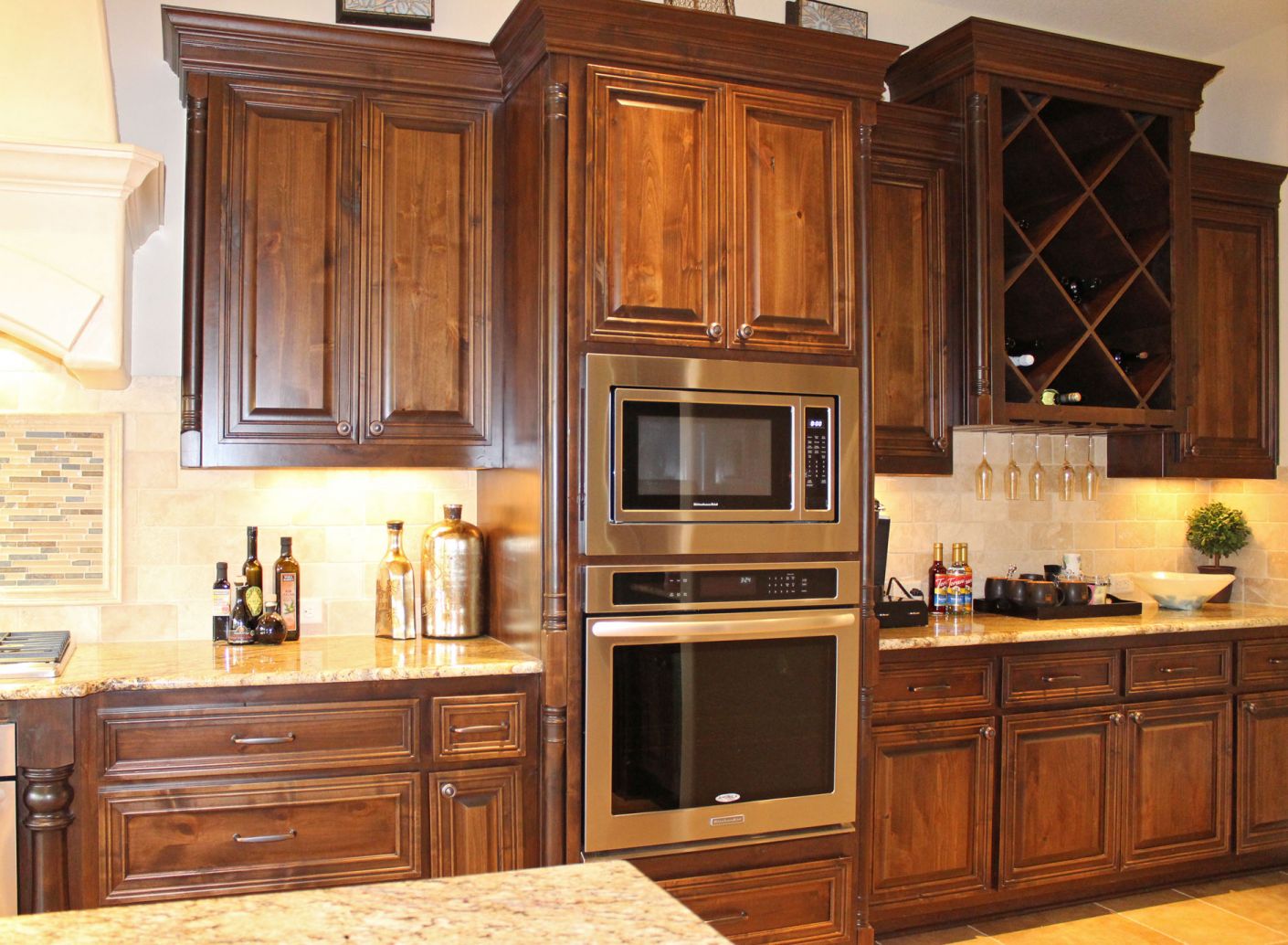 Kitchen 039b - Burrows Cabinets - Texas builder-direct cabinets