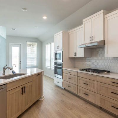 Kitchen with EVRGRN Biscay lowers, Luxe uppers and 5 piece doors