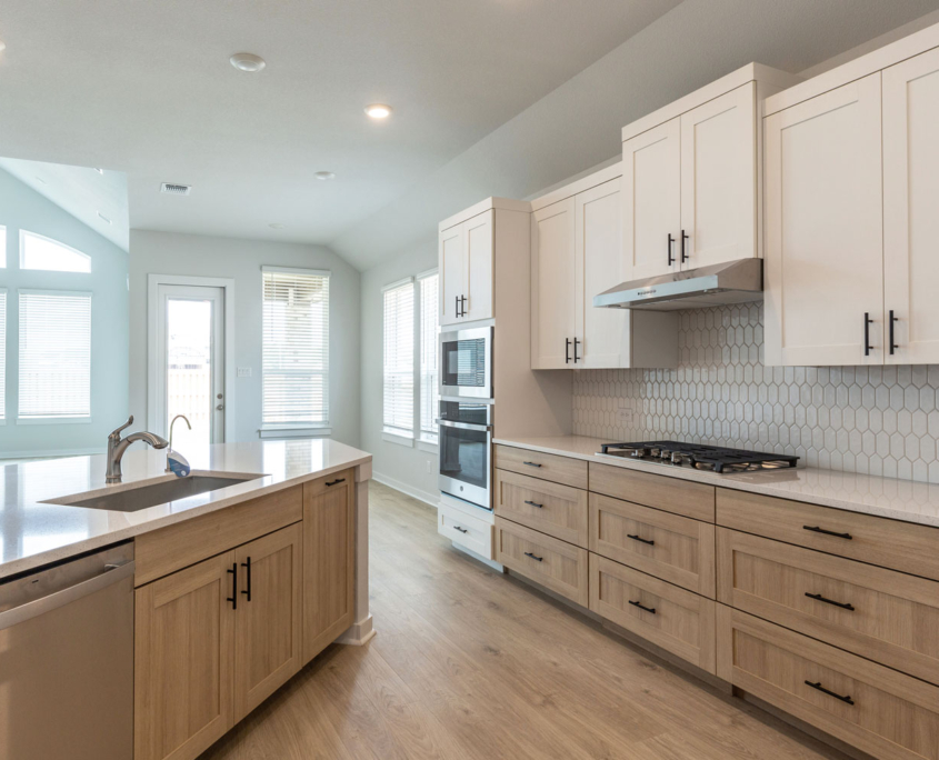 Kitchen with EVRGRN Biscay lowers, Luxe uppers and 5 piece doors