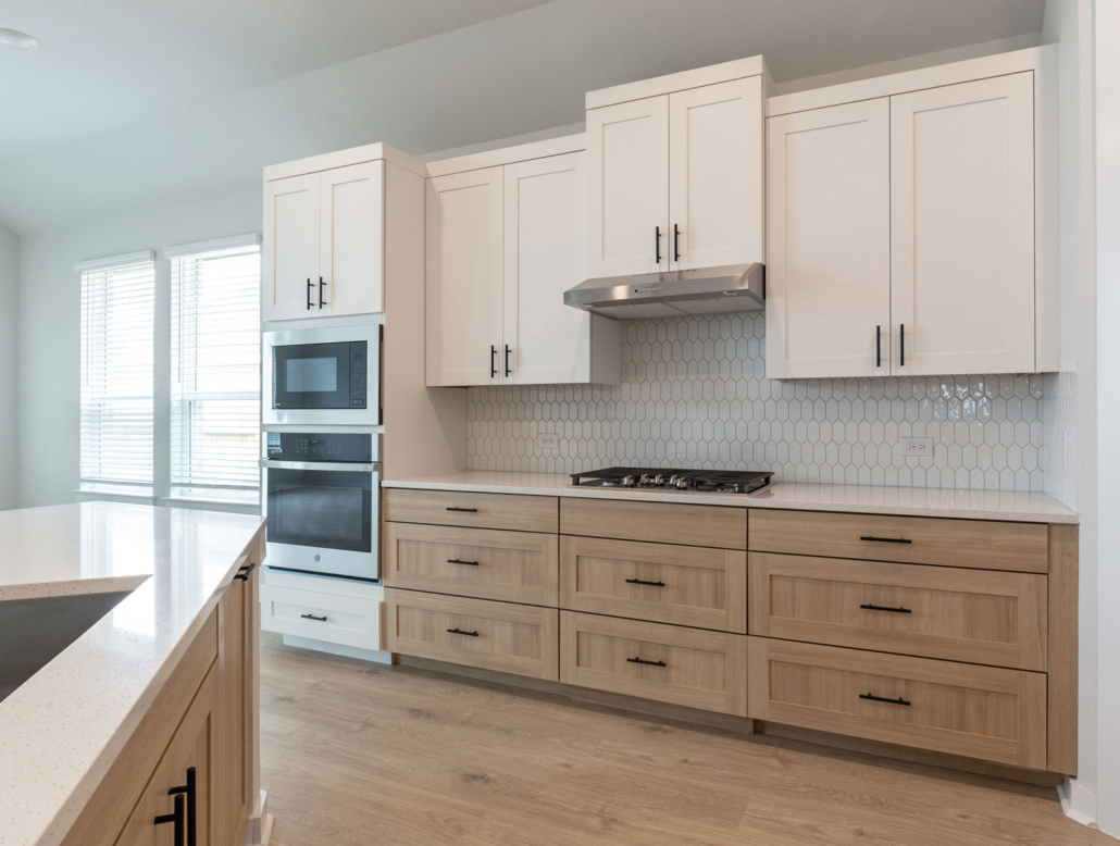 Kitchen wall cabinets- EVRGRN Biscay rift-white-oak-look lowers, Luxe uppers