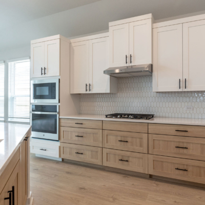 Kitchen wall cabinets- EVRGRN Biscay rift-white-oak-look lowers, Luxe uppers