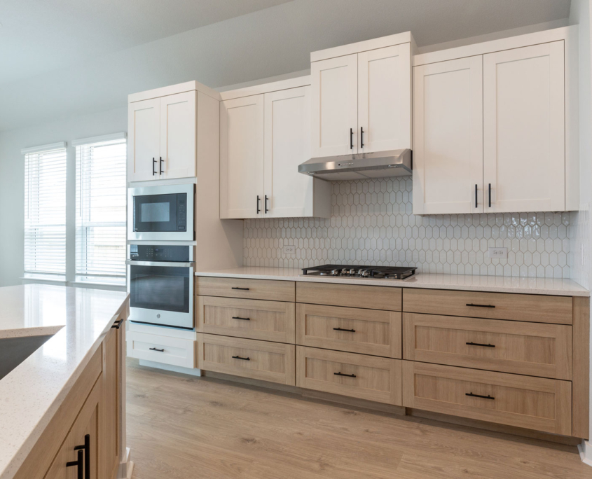 Kitchen wall cabinets- EVRGRN Biscay rift-white-oak-look lowers, Luxe uppers