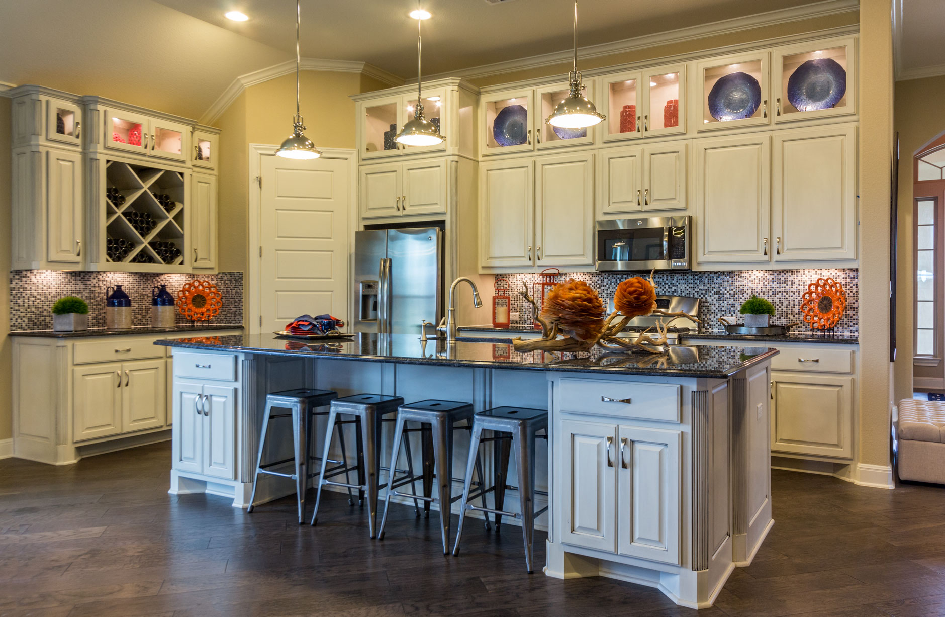 Kitchen 055 - Burrows Cabinets - Texas builder-direct cabinets