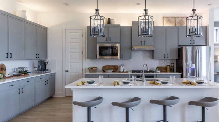 Kitchen cabinets with Slim Shaker doors in Costa and black pull handles